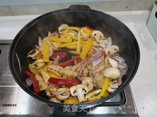减脂爆款-鸡胸炒彩椒的做法步骤：4
