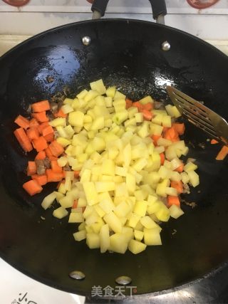 咖喱牛肉土豆饭????的做法步骤：5