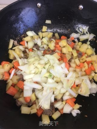 咖喱牛肉土豆饭????的做法步骤：6
