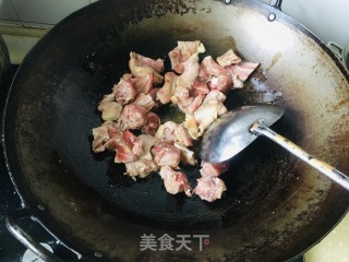 干锅啤酒鸭的做法步骤：2