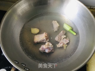 茶树菇白果老鸭汤的做法步骤：1