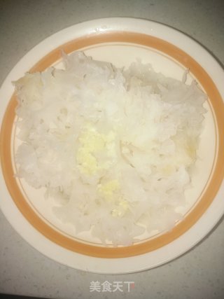 辣拌银耳的做法步骤：2