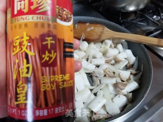 洋葱炒猪肠粉的做法步骤：8