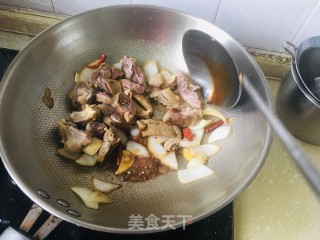 芹菜炒腊鸭的做法步骤：5