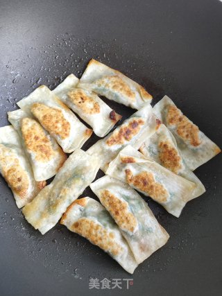 馄饨皮锅贴的做法步骤：7
