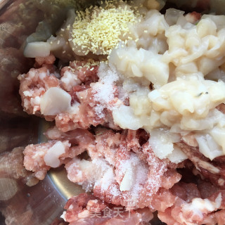 菠菜韭菜鲜贝饺的做法步骤：12