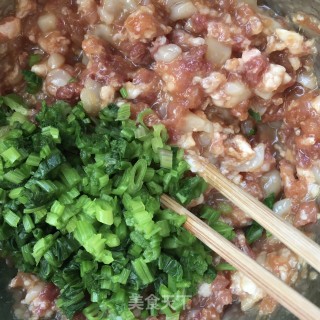 菠菜韭菜鲜贝饺的做法步骤：16