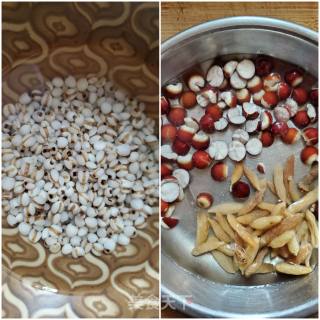 鸡骨架煲芡实麦冬汤的做法步骤：2