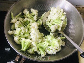 清炒有机菜花的做法步骤：2