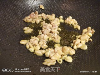 鸡肉丁炒黄瓜的做法步骤：2