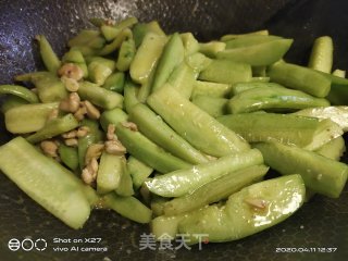 鸡肉丁炒黄瓜的做法步骤：6