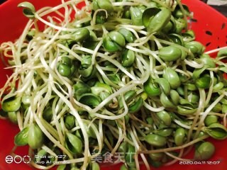 微辣版的炒黑豆芽的做法步骤：1