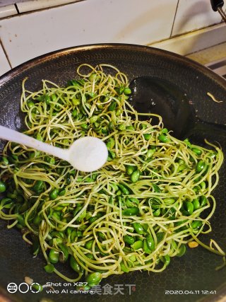 微辣版的炒黑豆芽的做法步骤：5