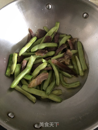 四季豆烧腊肉的做法步骤：5