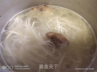 清淡有营养的一碗面--鸭肉青菜面的做法步骤：4