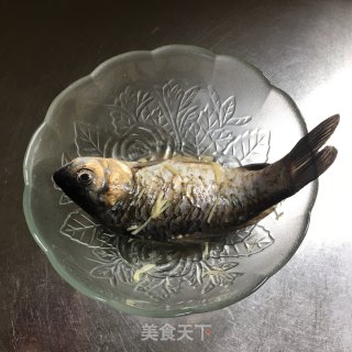 鲫鱼蒸蛋的做法步骤：1