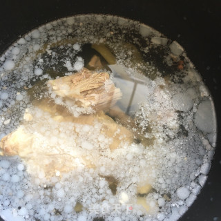 枸杞芽羊肉汤的做法步骤：1