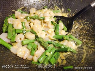 芦笋炒虾仁的做法步骤：7