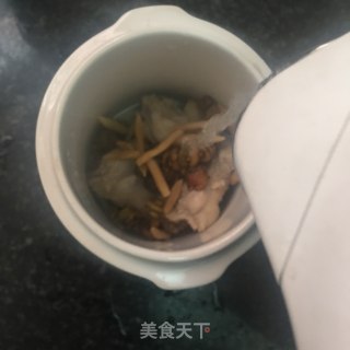 霍斛炖鸡汤的做法步骤：6