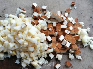 【春滋味】~香干笋丁炒马兰头的做法步骤：2