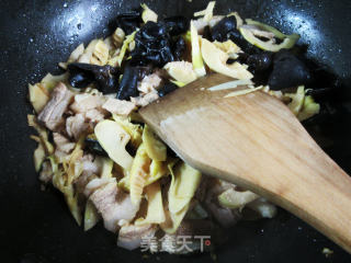 黑木耳五花肉炒乌笋的做法步骤：10