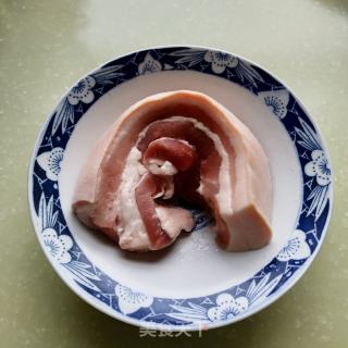 红烧肉炖鹌鹑蛋的做法步骤：1