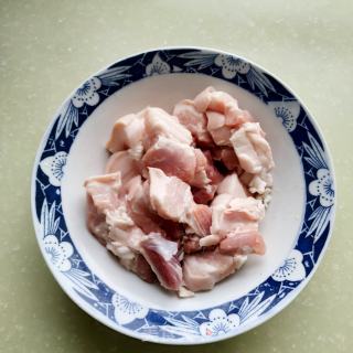 红烧肉炖鹌鹑蛋的做法步骤：2