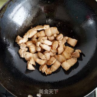 红烧肉炖鹌鹑蛋的做法步骤：3