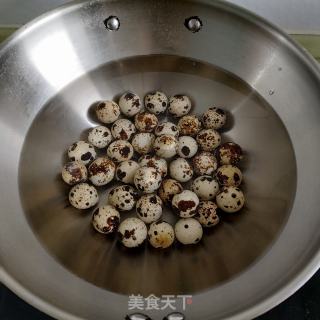 红烧肉炖鹌鹑蛋的做法步骤：13