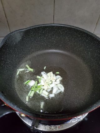 香葱炒绿豆芽的做法步骤：4