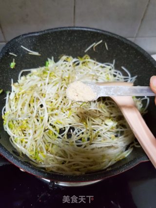 香葱炒绿豆芽的做法步骤：7