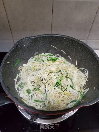 香葱炒绿豆芽的做法步骤：9