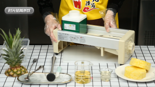 「时光荏苒茶饮」满杯金菠萝的做法的做法步骤：1