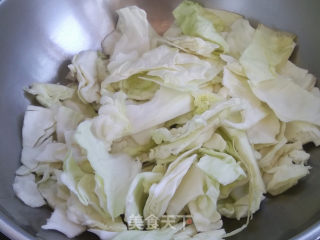 黑木耳烧圆白菜的做法步骤：2
