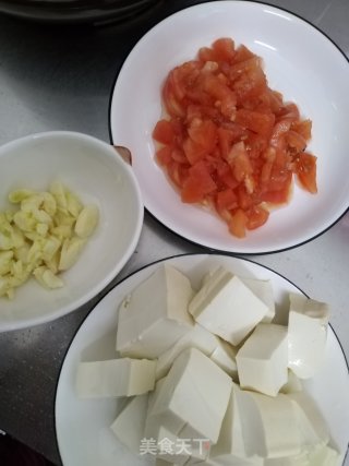 番茄烧豆腐的做法步骤：1
