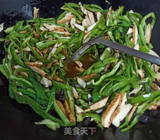 豆豉青椒炒香干的做法步骤：5