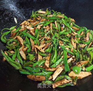 豆豉青椒炒香干的做法步骤：6