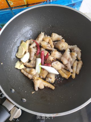红烧鸡爪的做法步骤：9