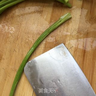 蒜苔小炒肉的做法步骤：2