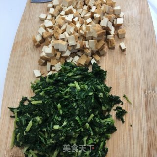 香干炒马兰头的做法步骤：1