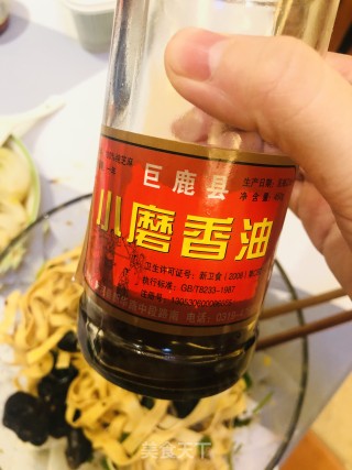 凉拌千张黑木耳的做法步骤：9