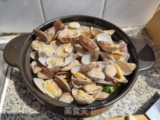 蒜蓉粉丝蛤蜊煲的做法步骤：5