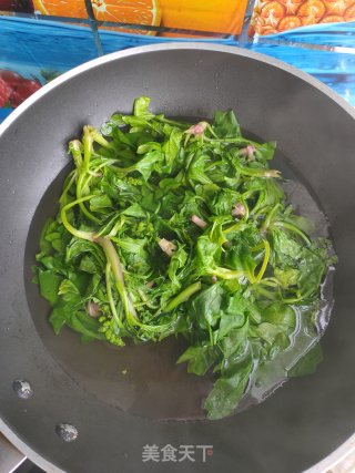 香菇炒菠菜的做法步骤：5