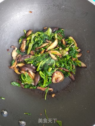香菇炒菠菜的做法步骤：13