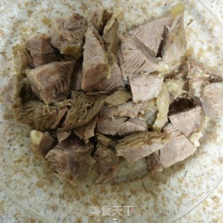 西红柿炖牛肉的做法步骤：1