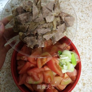 西红柿炖牛肉的做法步骤：3