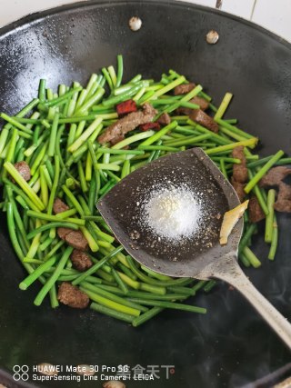 沙茶蒜苔炒牛排的做法步骤：5