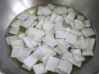 蒜苗炒白萝卜的做法步骤：4