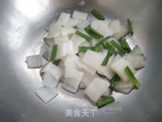 蒜苗炒白萝卜的做法步骤：7