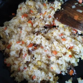 腊肠胡萝卜炒饭的做法步骤：6